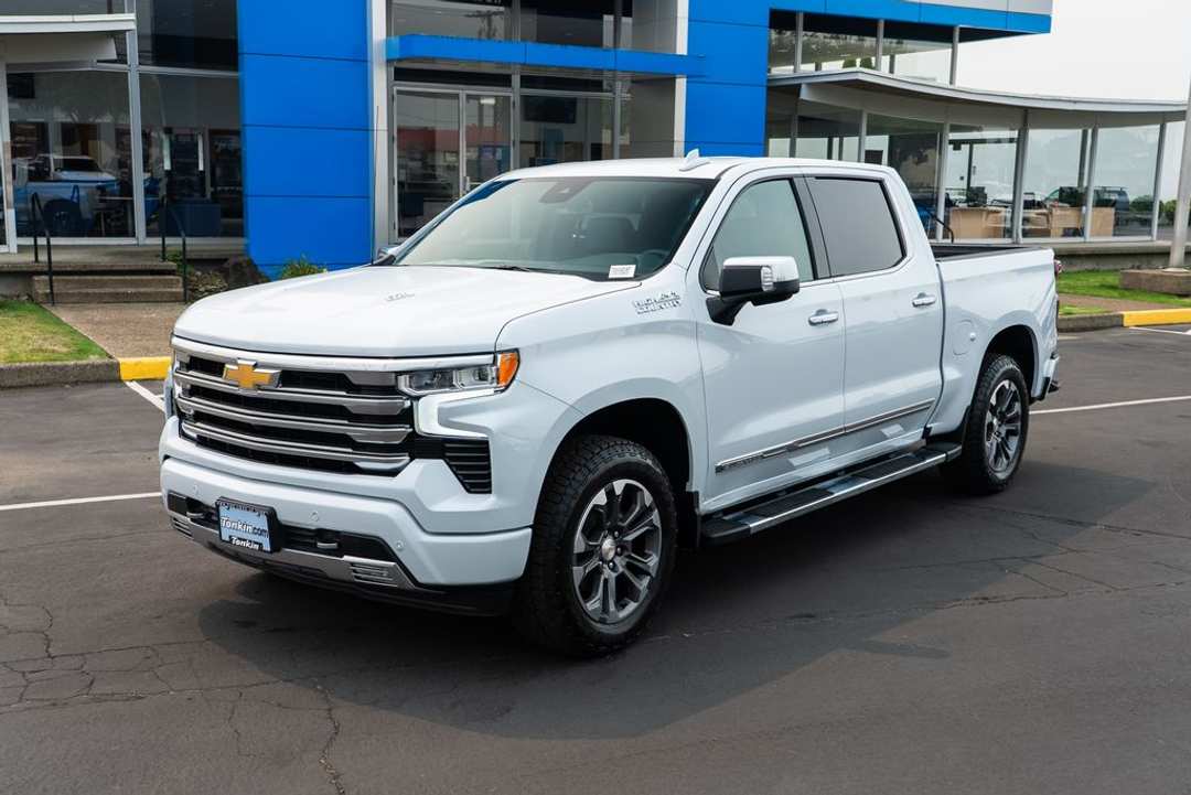 2026 Chevrolet Silverado 1500 High Country - Image 2