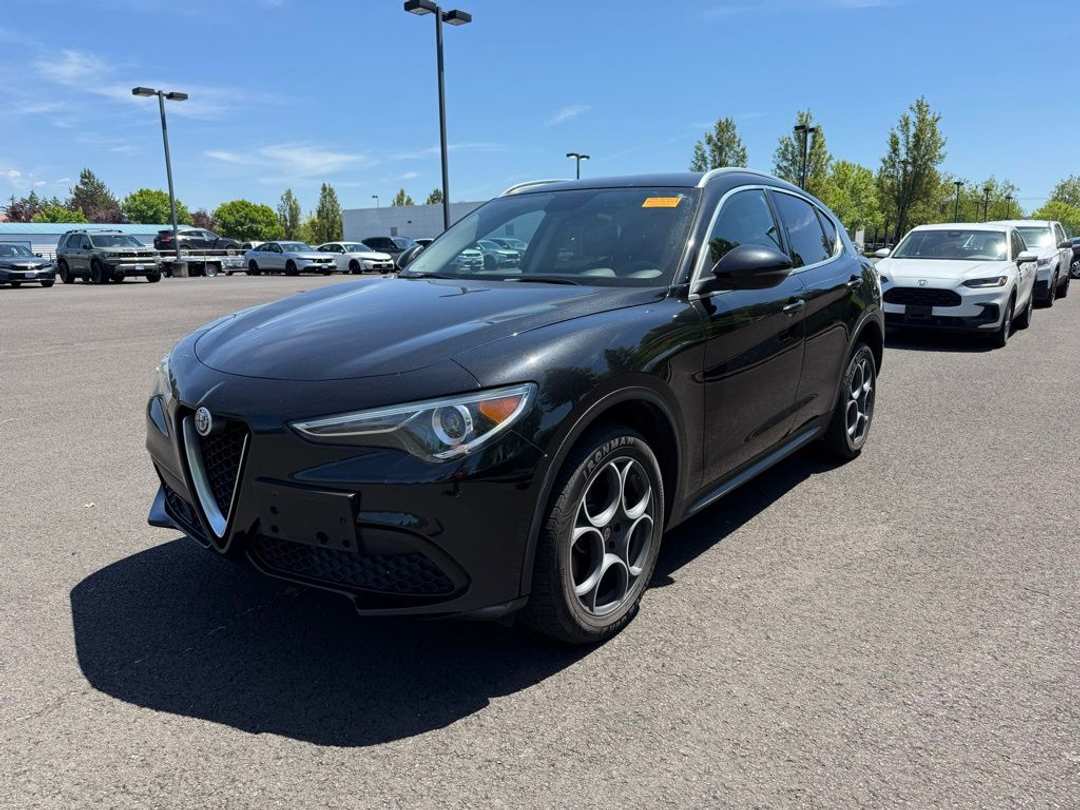 2018 Alfa Romeo Stelvio Base - Image 3