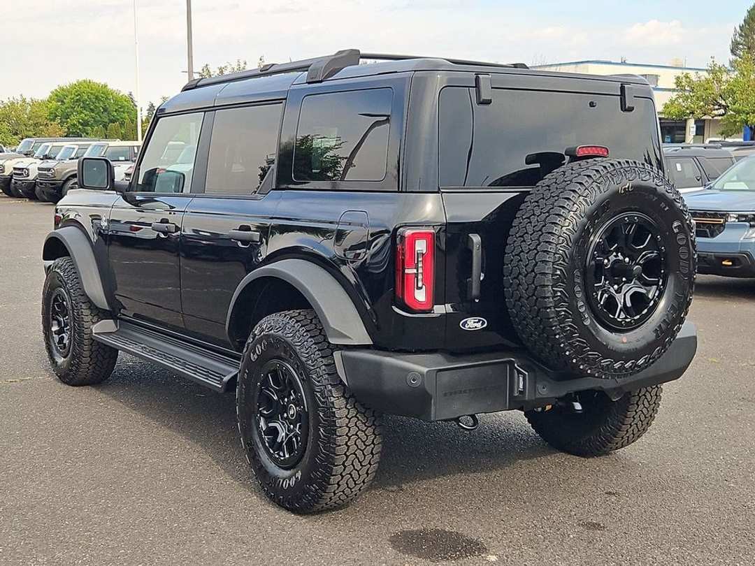 2026 Ford Bronco Outer Banks - Image 3