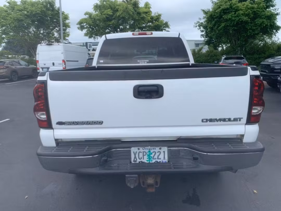 2005 Chevrolet Silverado 2500Hd LS - Image 3