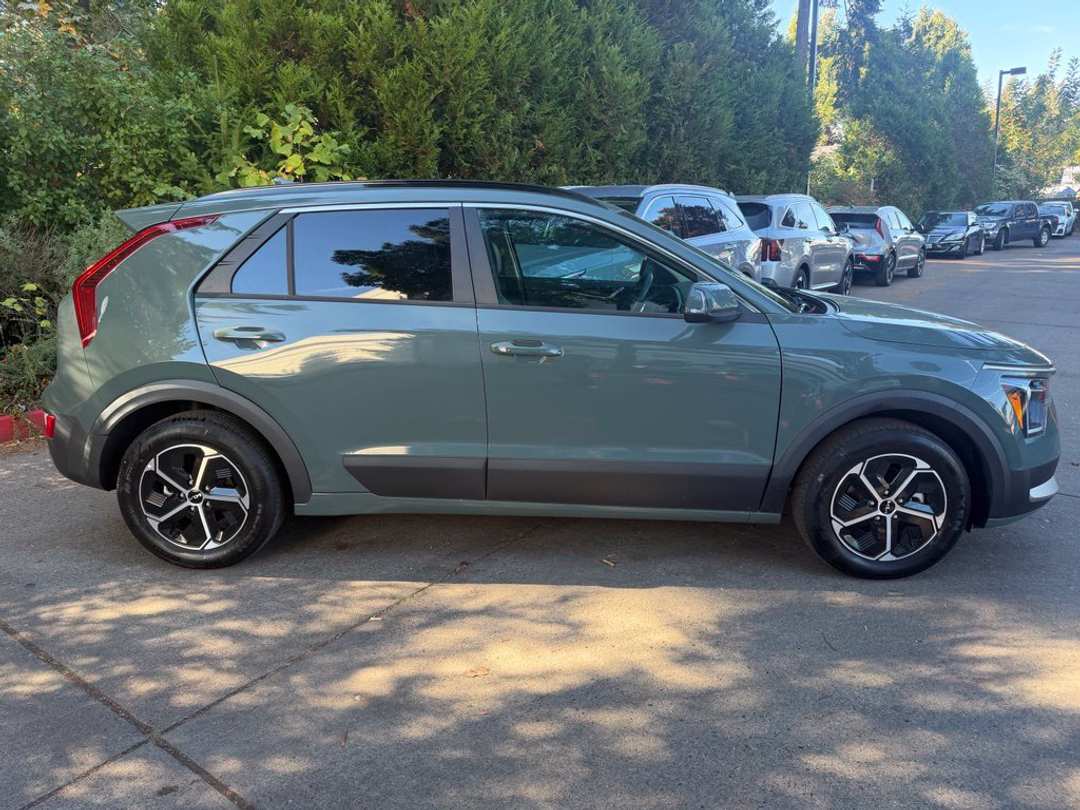 2025 Kia Niro EX - Image 2