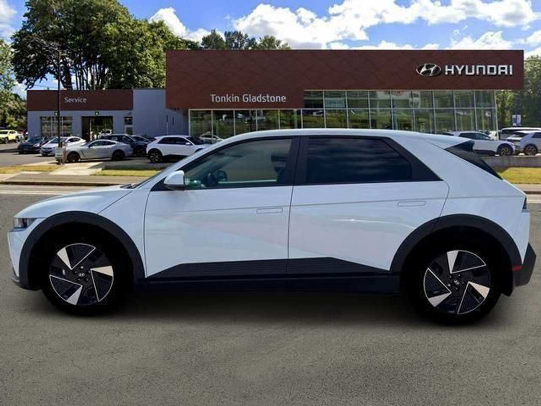 2026 Hyundai Ioniq 5 SEL - Image 3