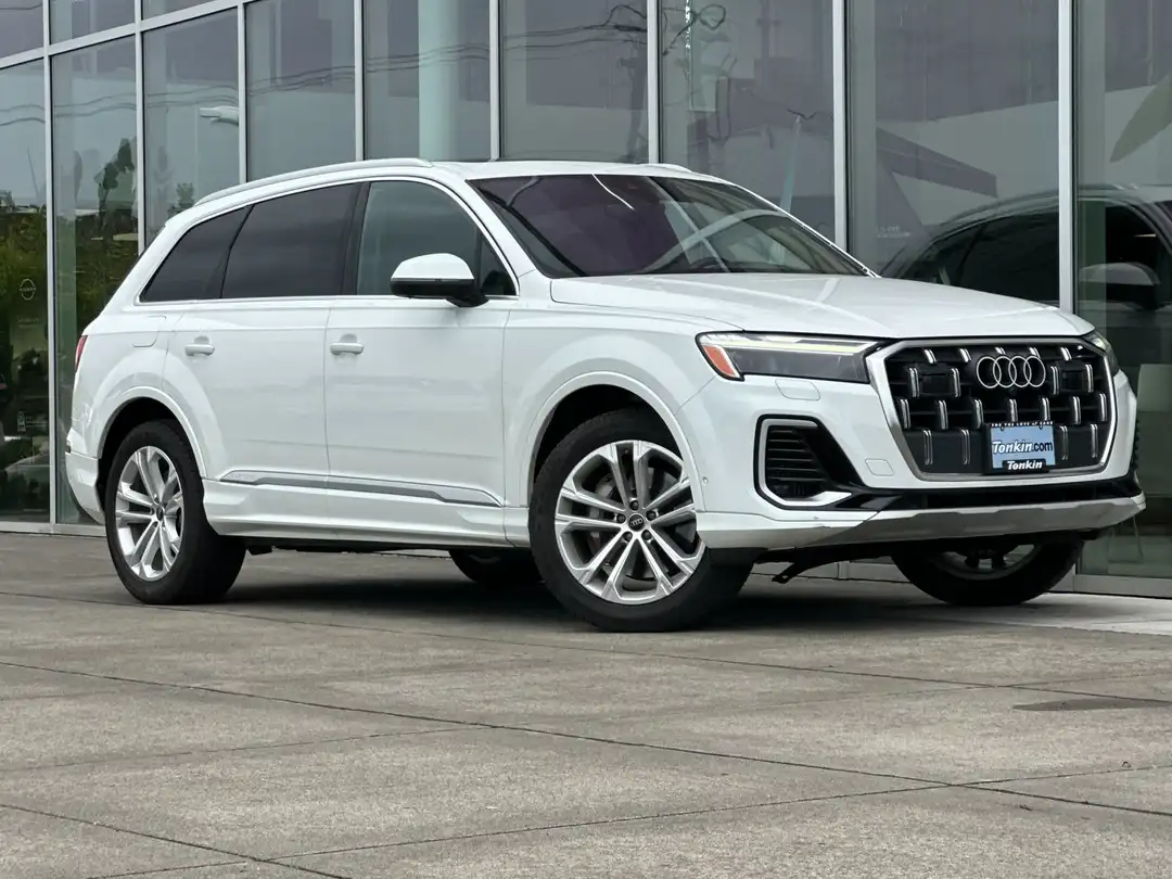 2025 Audi Q7 55 Premium Plus - Image 2