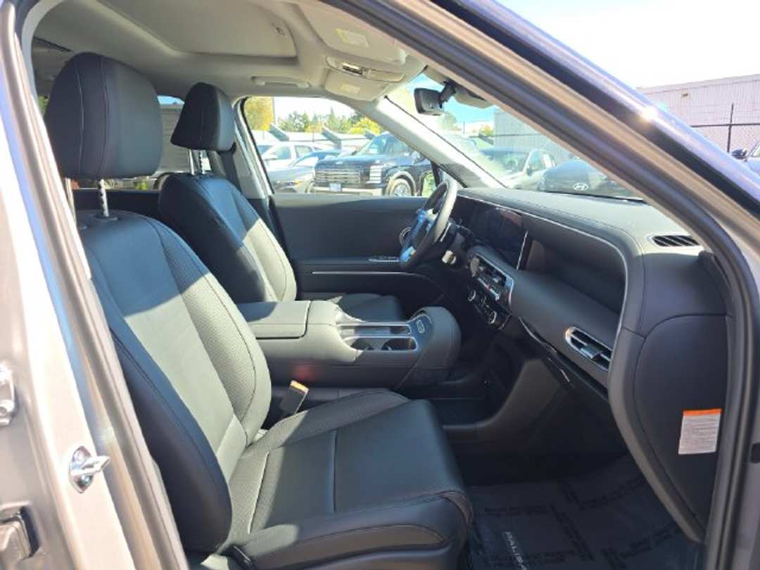 2027 Hyundai Palisade Hybrid Limited - Image 3