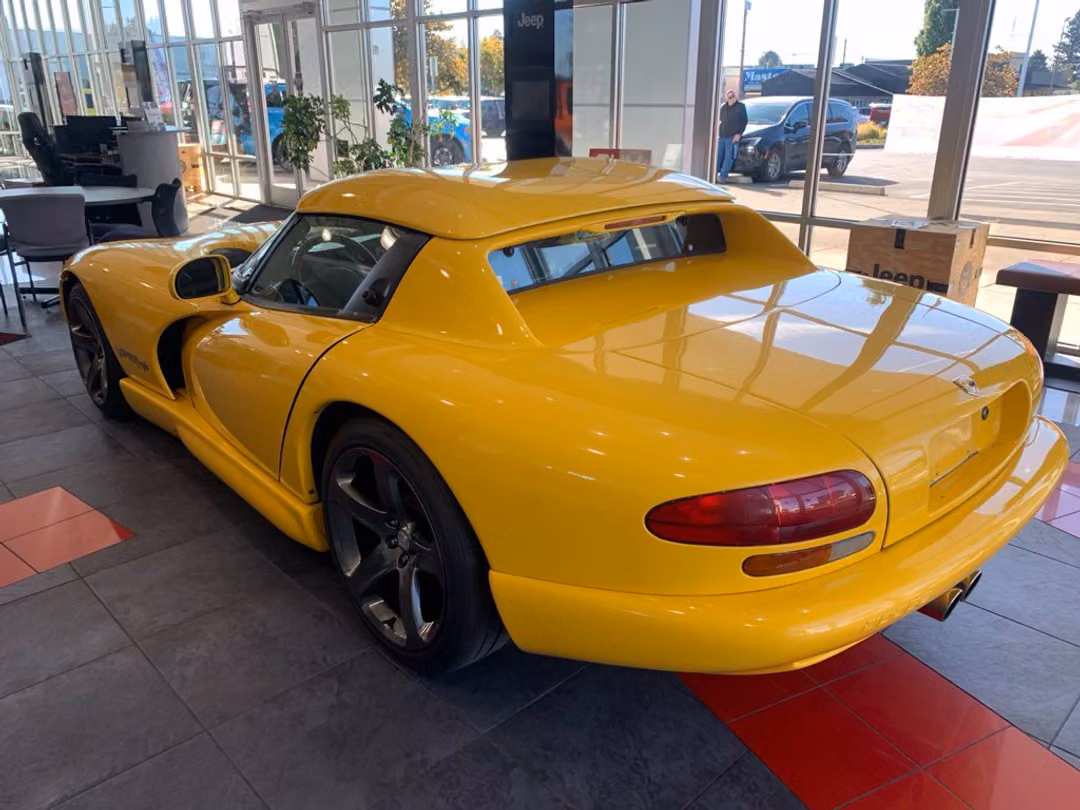 2001 Dodge Viper RT/10 - Image 2