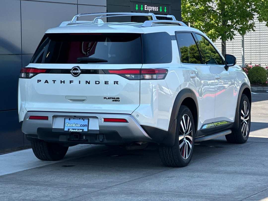 2023 Nissan Pathfinder Platinum - Image 3