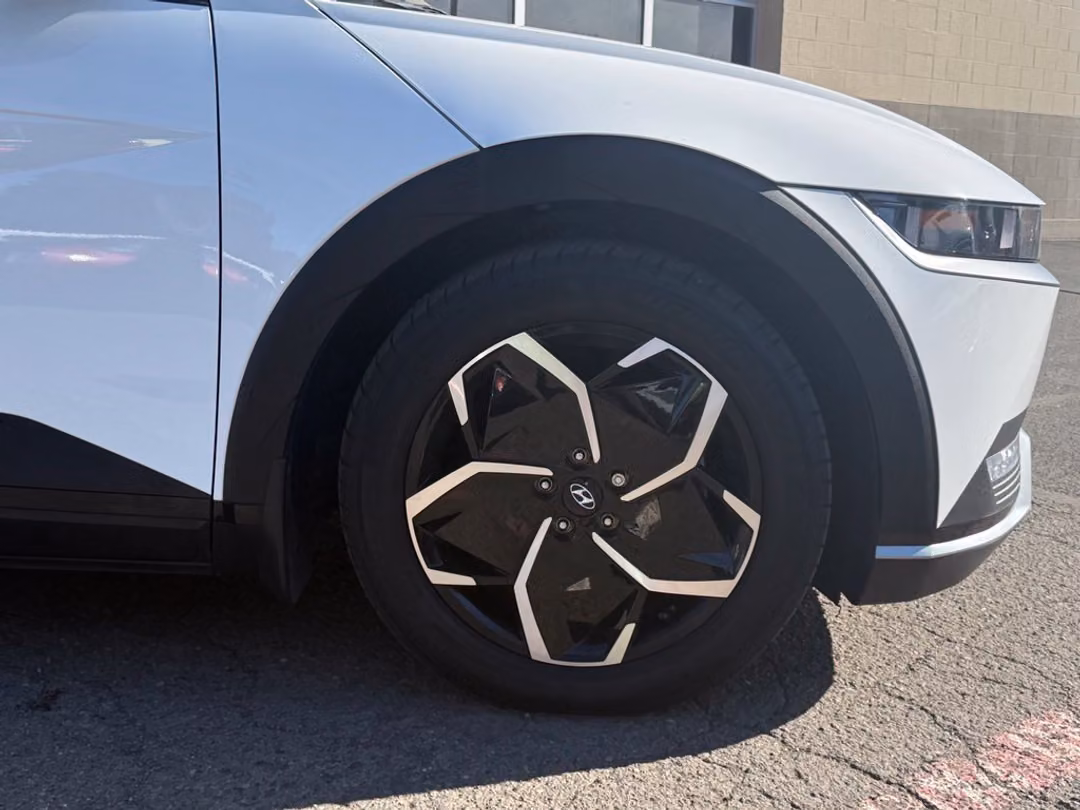 2023 Hyundai Ioniq 5 SEL - Image 2