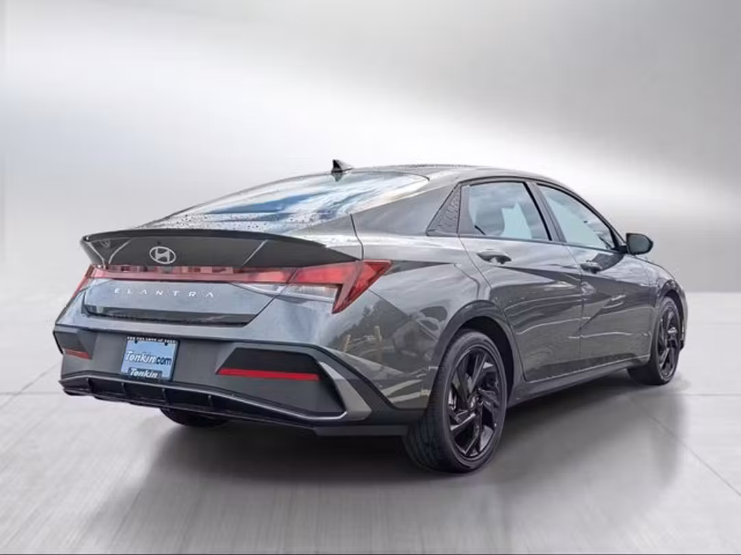 2026 Hyundai Elantra SEL Sport - Image 3