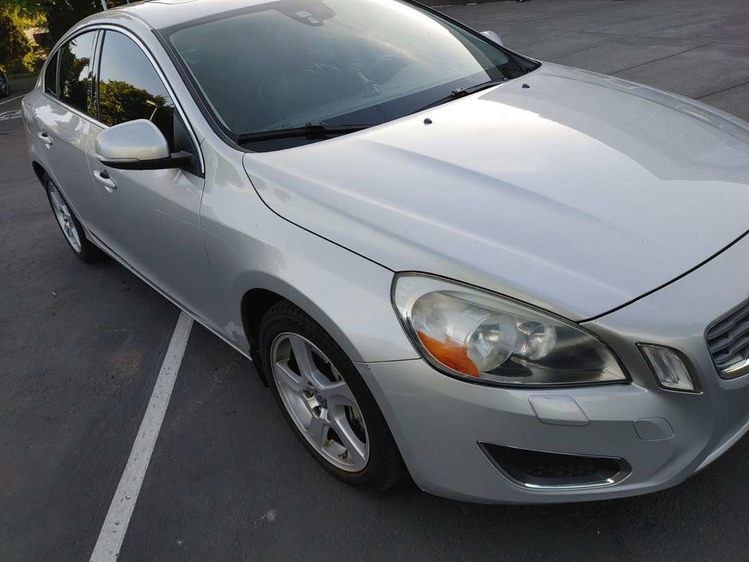 2012 Volvo S60 T5 - Image 2