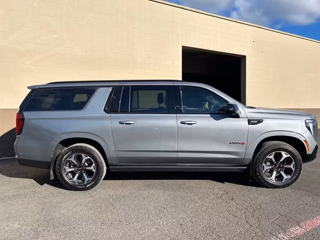 2026 GMC Yukon Xl AT4 - Image 3