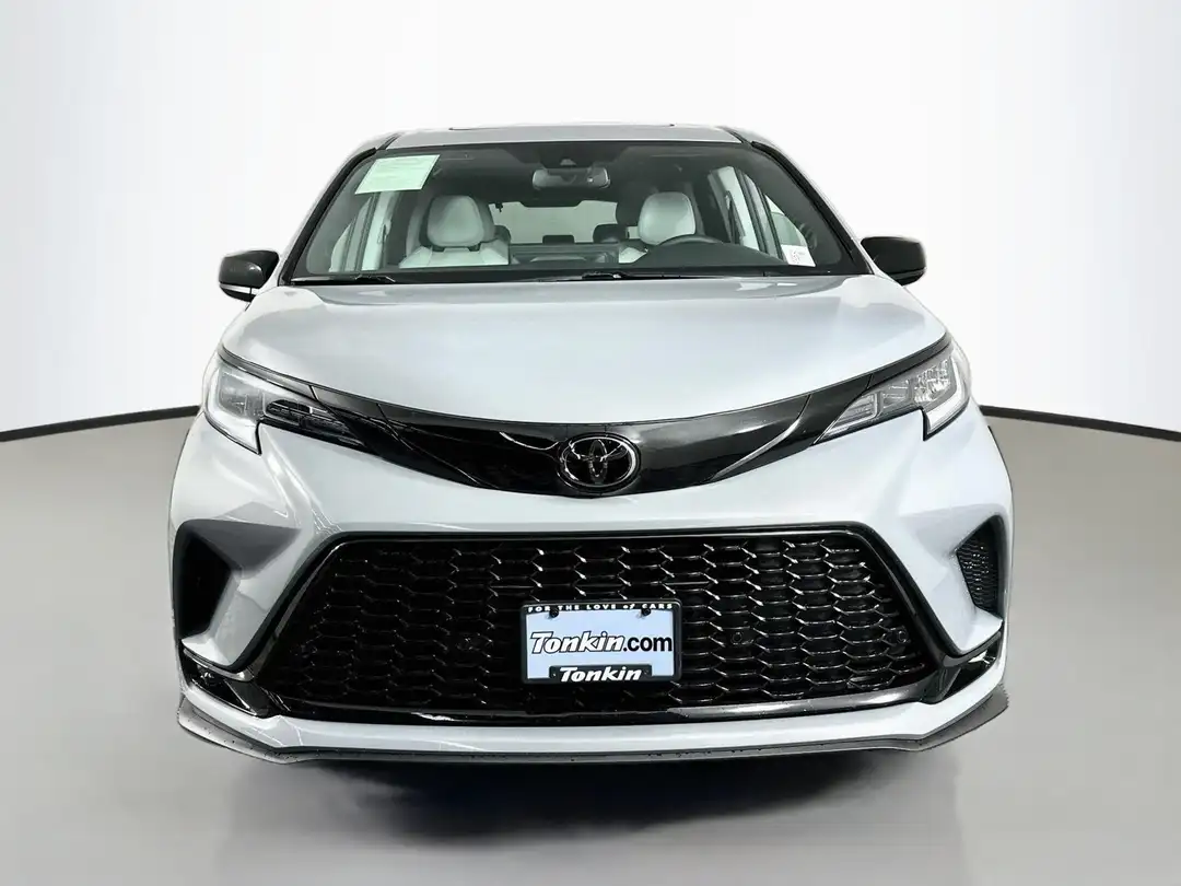 2026 Toyota Sienna XSE - Image 2