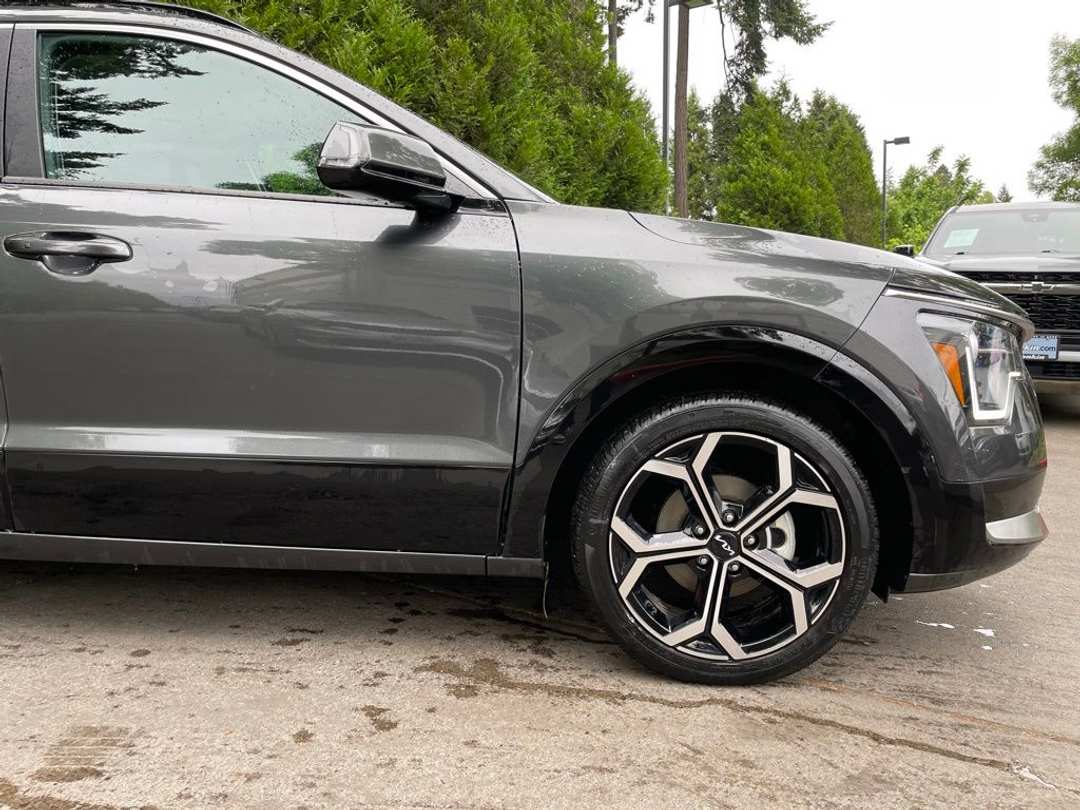 2023 Kia Niro EX Touring - Image 2