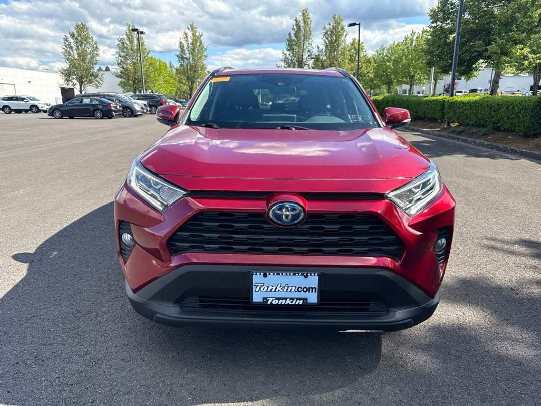 2020 Toyota Rav4 Hybrid XLE - Image 2