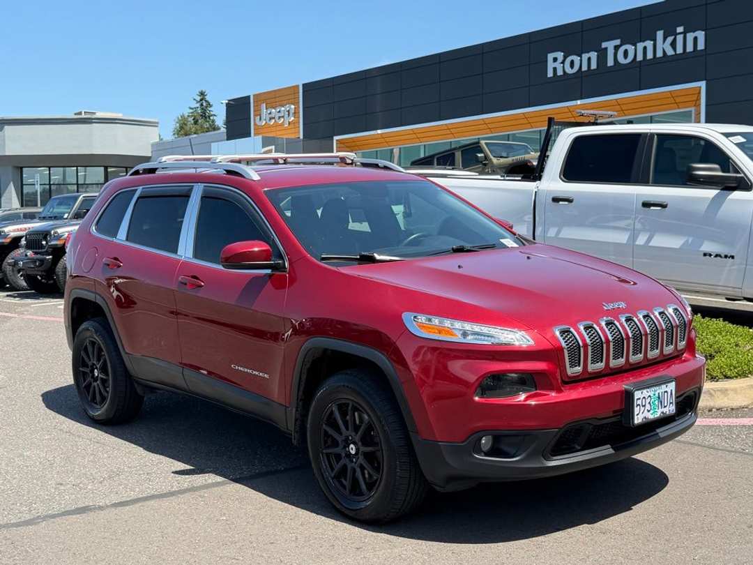 2017 Jeep Cherokee Latitude - Image 2