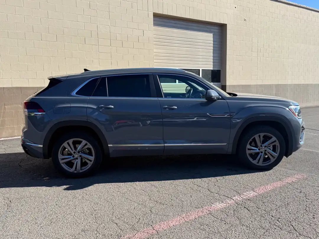 2024 Volkswagen Atlas Cross Sport 2.0T SEL RLine - Image 3