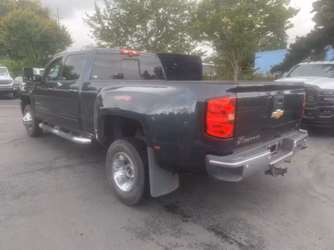 2017 Chevrolet Silverado 3500Hd LT - Image 2