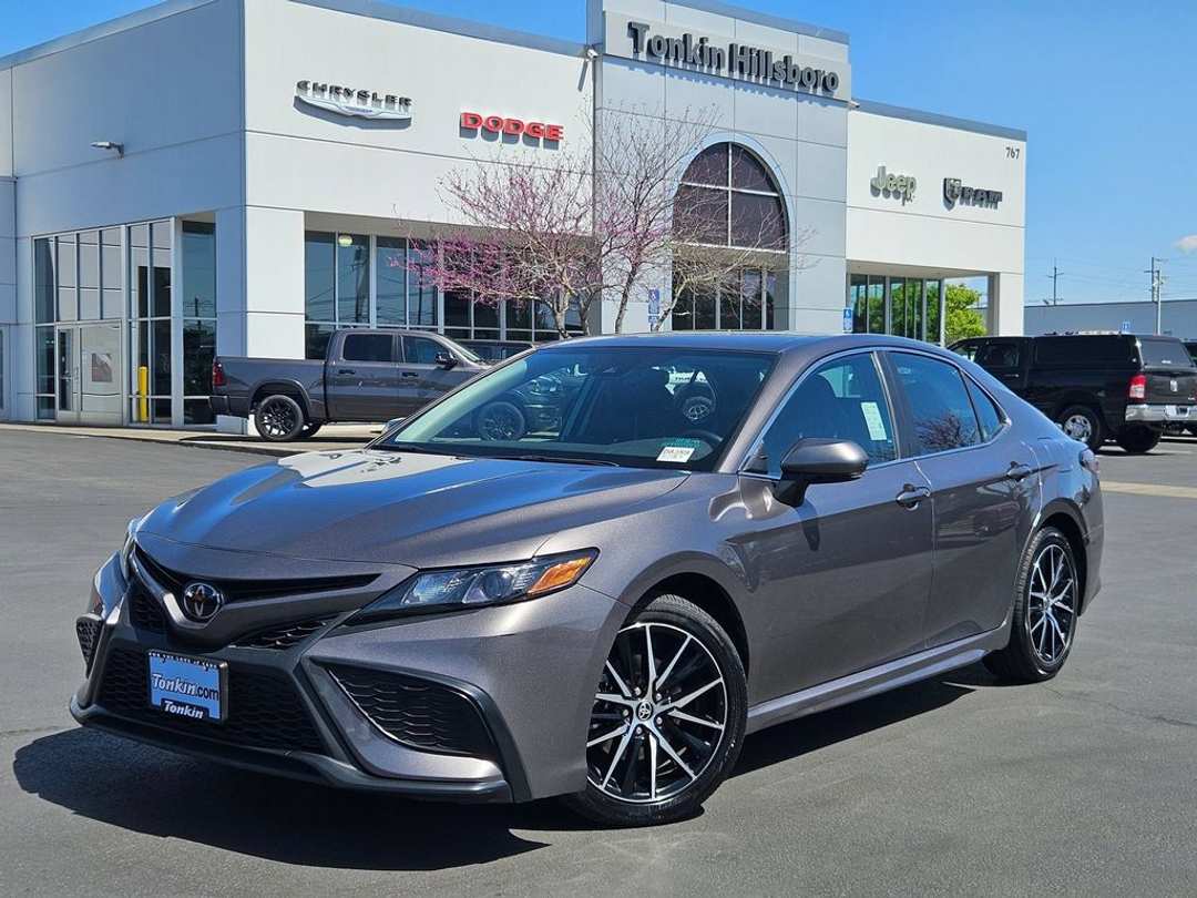 2024 Toyota Camry SE - Image 2