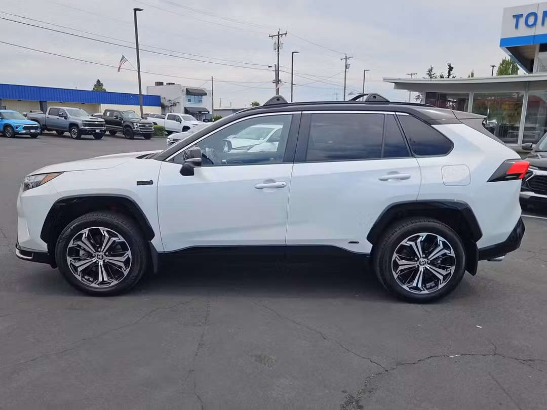 2024 Toyota Rav4 Prime XSE - Image 3