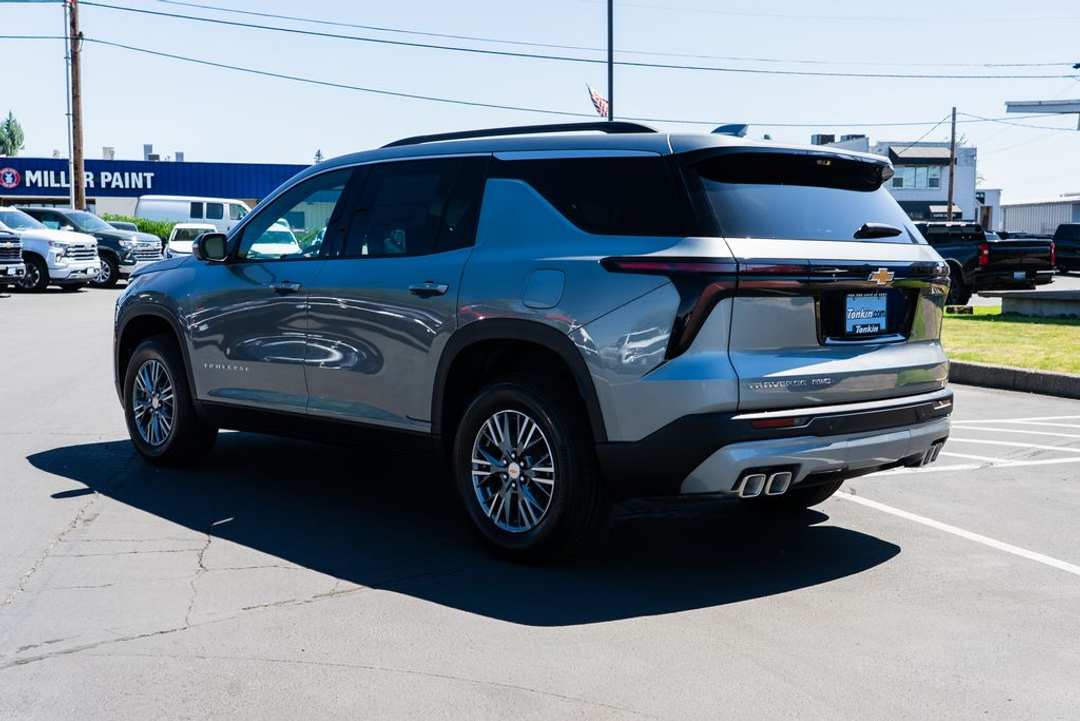 2026 Chevrolet Traverse LT - Image 2