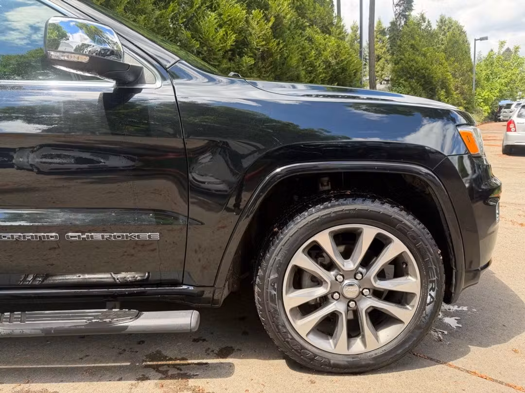 2018 Jeep Grand Cherokee Overland - Image 3