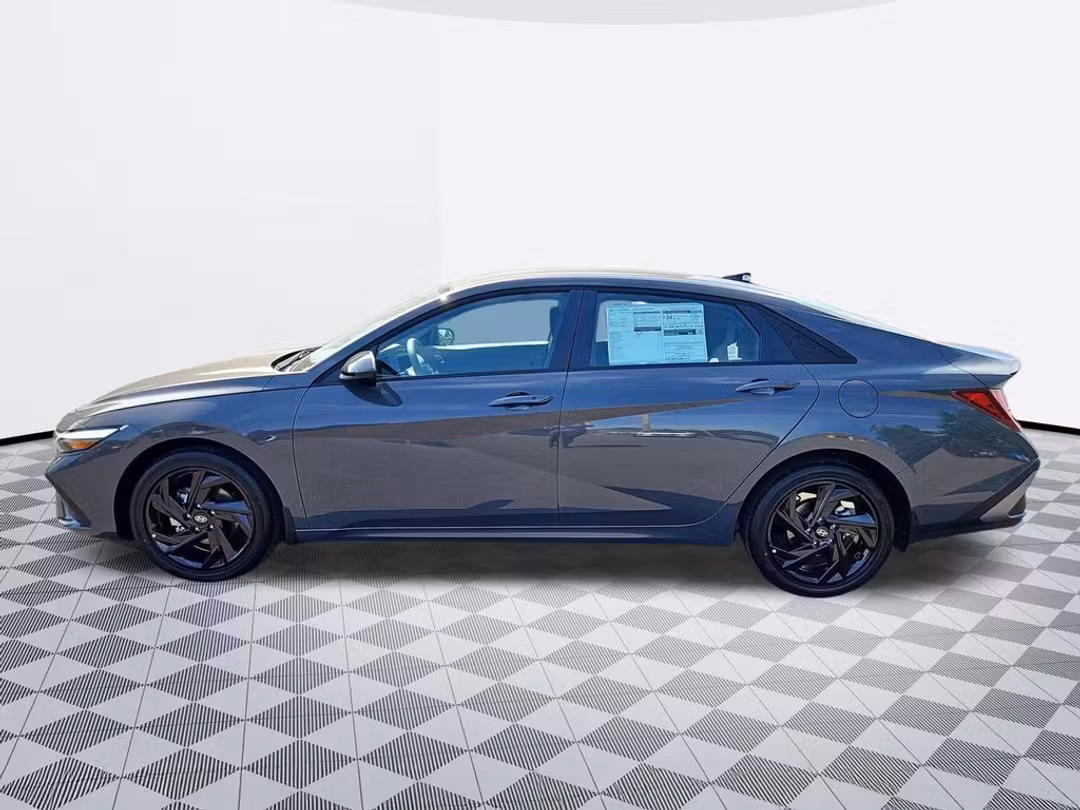 2026 Hyundai Elantra SEL Sport - Image 3