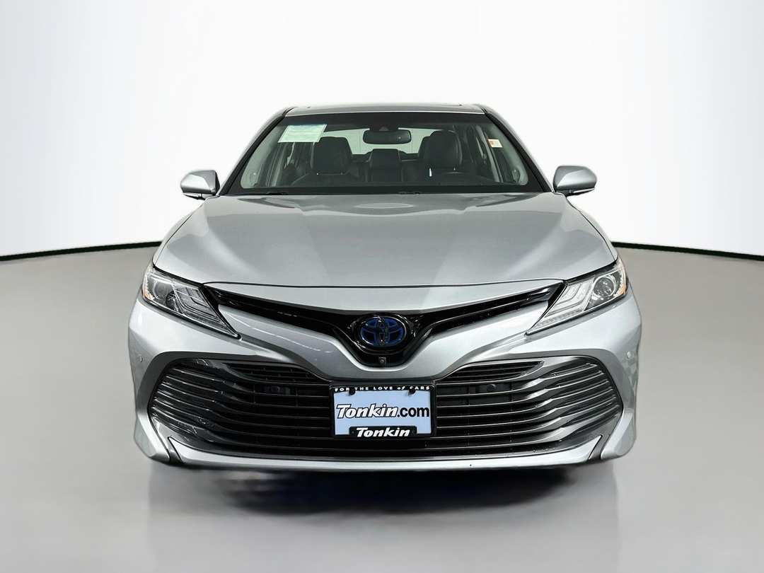 2018 Toyota Camry Hybrid XLE - Image 2