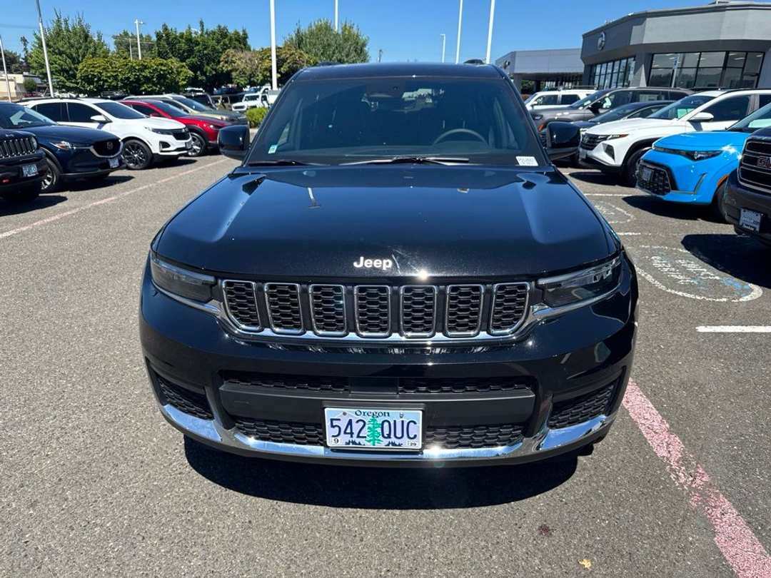 2025 Jeep Grand Cherokee L Laredo - Image 2