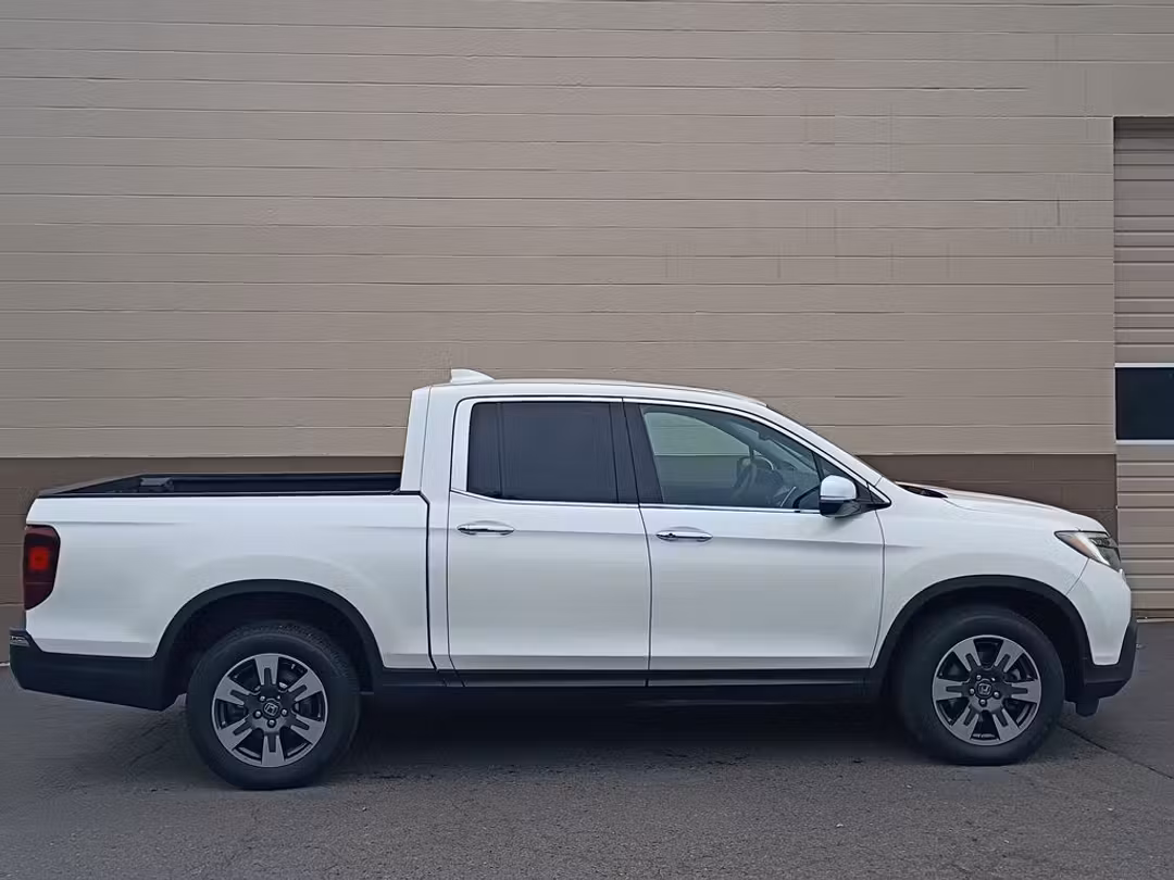 2017 Honda Ridgeline RTLE - Image 3