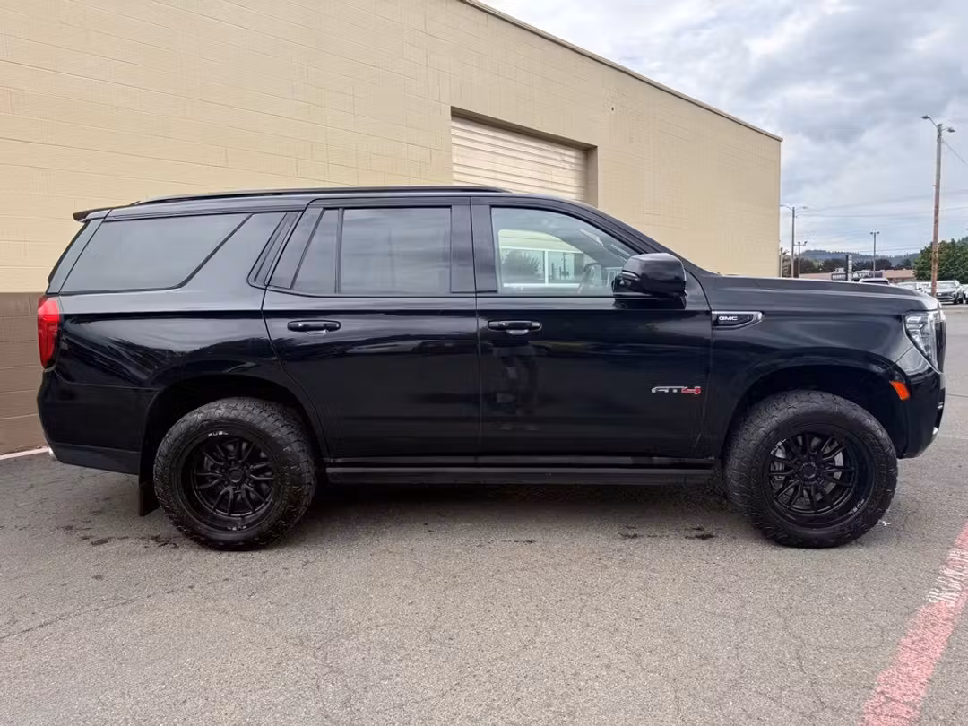 2023 GMC Yukon AT4 - Image 3