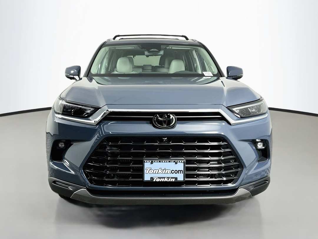 2026 Toyota Grand Highlander Platinum - Image 2