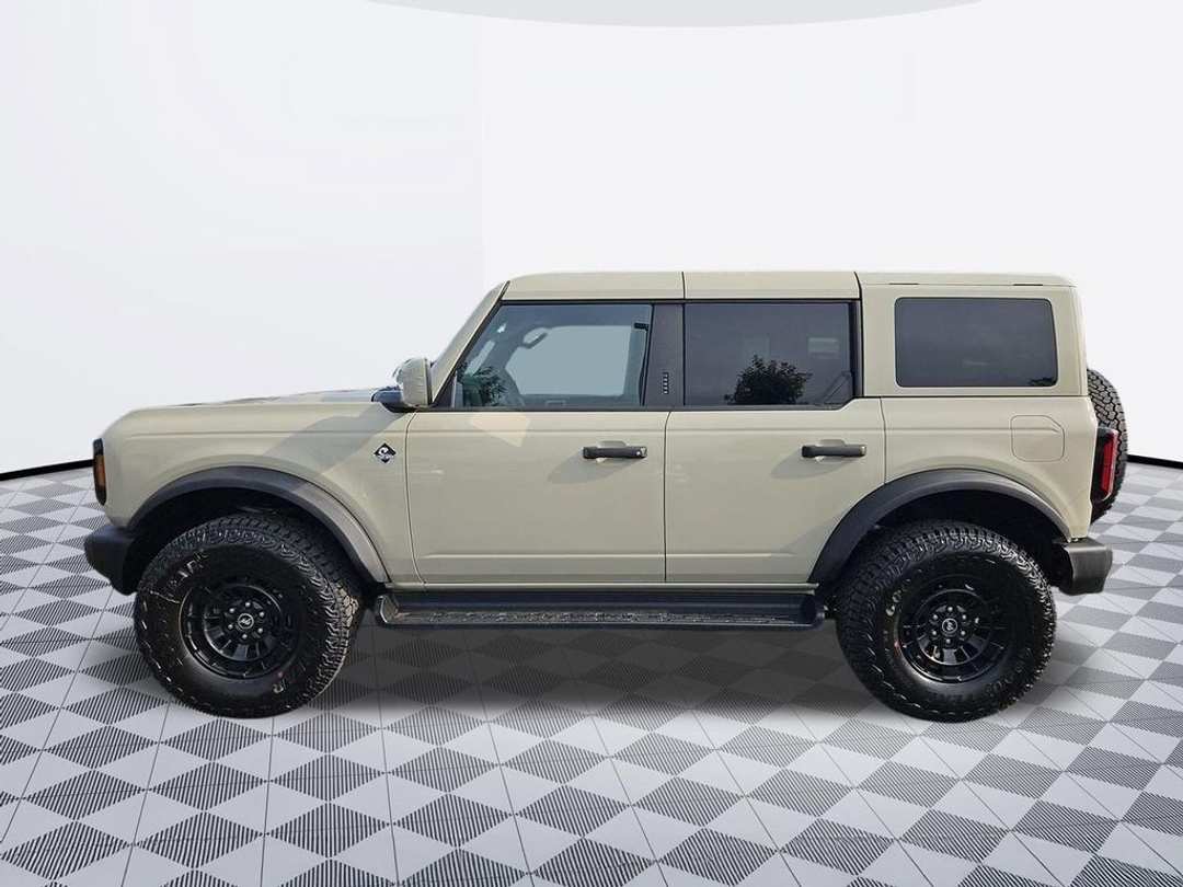 2026 Ford Bronco Outer Banks - Image 2