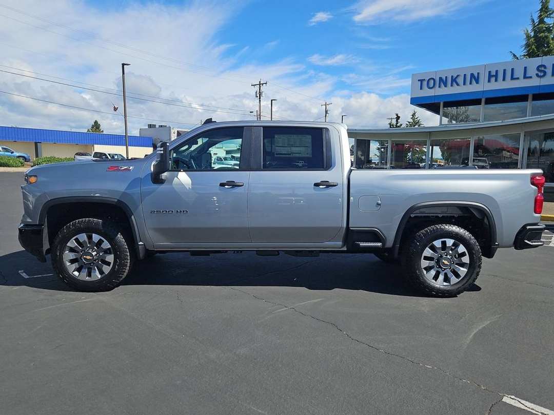 2026 Chevrolet Silverado 2500Hd Custom - Image 3