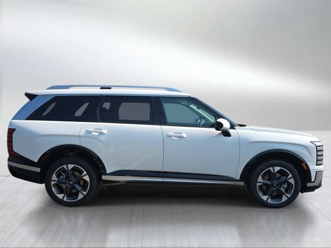2026 Hyundai Palisade Limited - Image 2