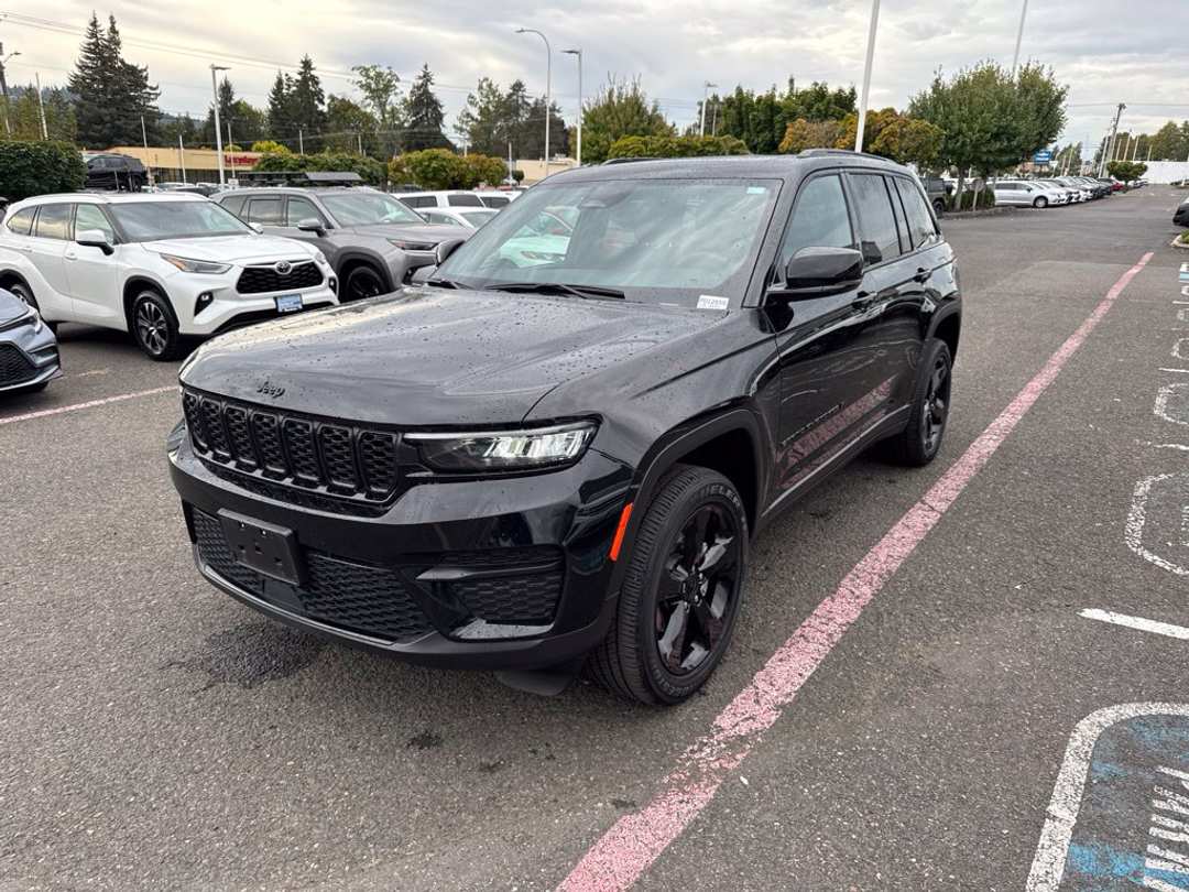 2023 Jeep Grand Cherokee Altitude X - Image 3