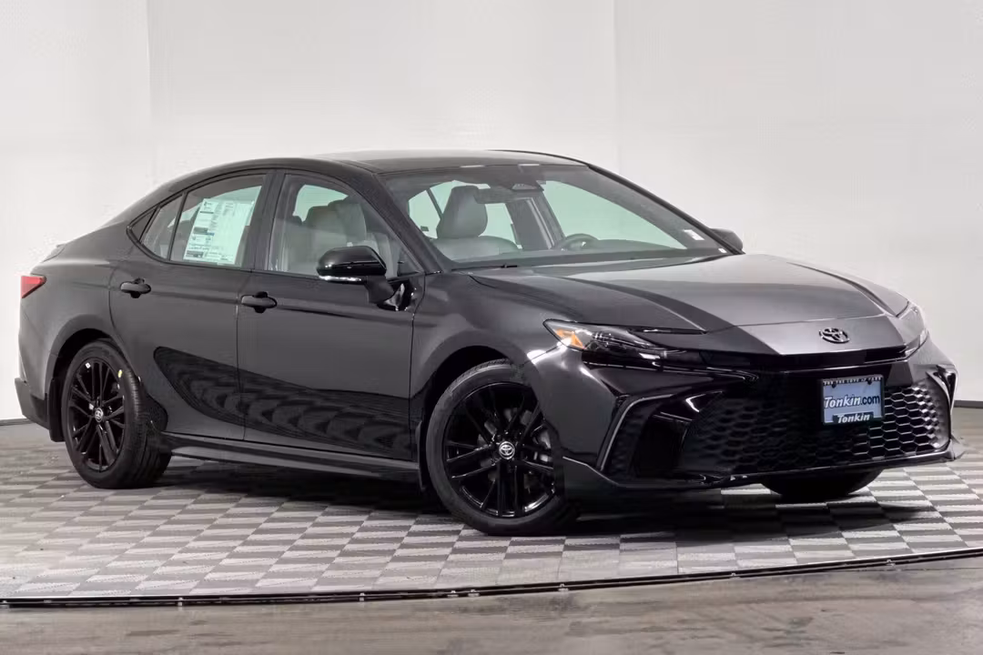 2026 Toyota Camry SE - Image 2