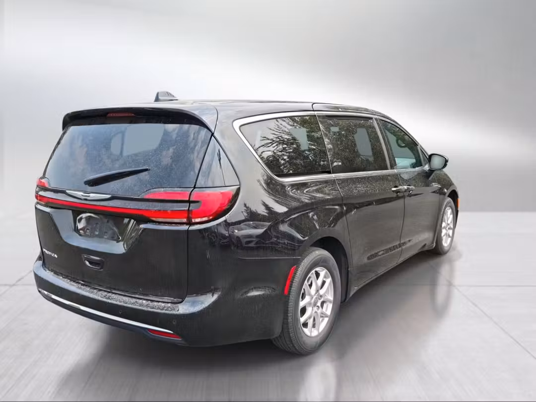 2025 Chrysler Pacifica Select - Image 3