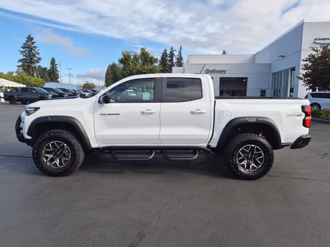 2025 Chevrolet Colorado ZR2 - Image 3
