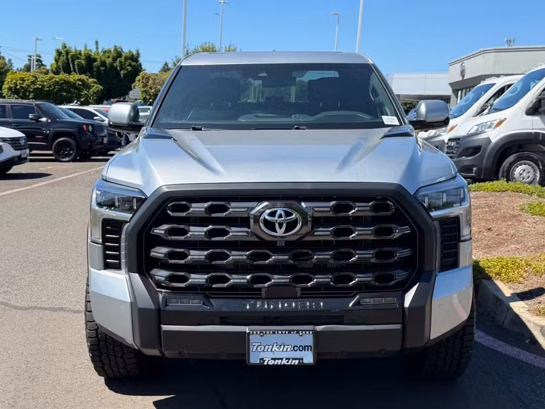 2022 Toyota Tundra Hybrid Platinum - Image 3