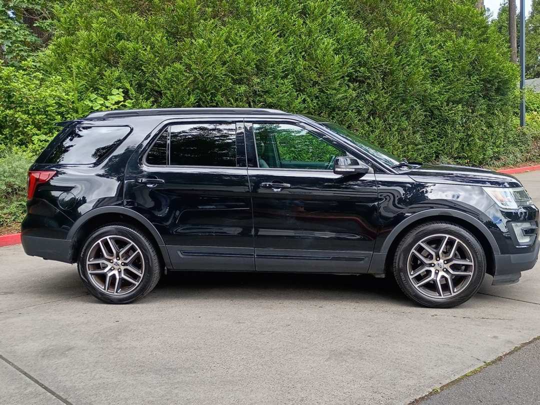 2017 Ford Explorer Sport - Image 3