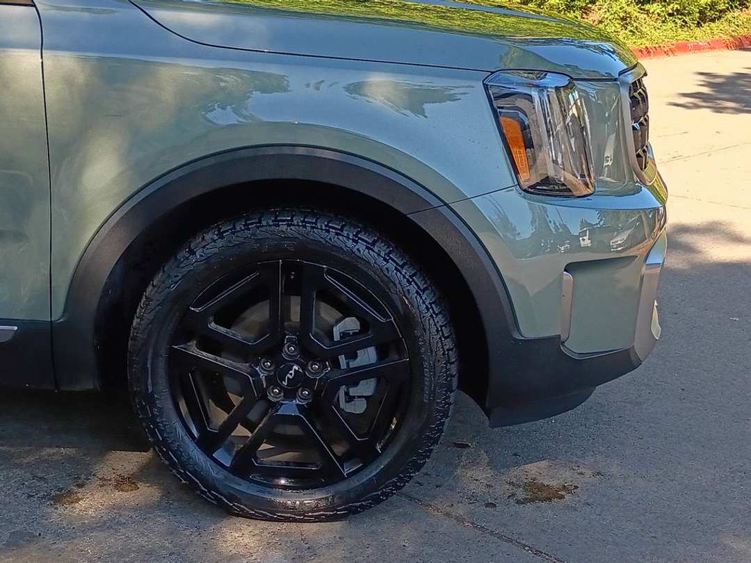 2023 Kia Telluride SXPrestige XLine - Image 2