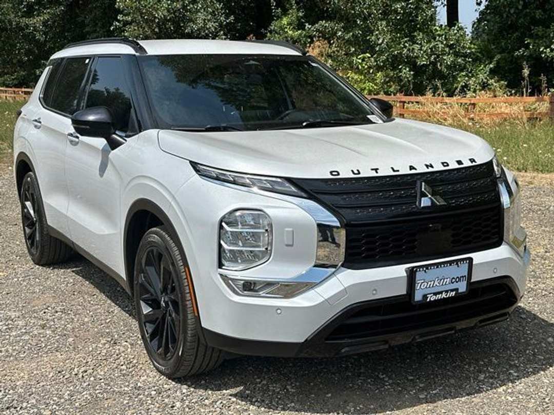 2024 Mitsubishi Outlander SE Black Edition - Image 2