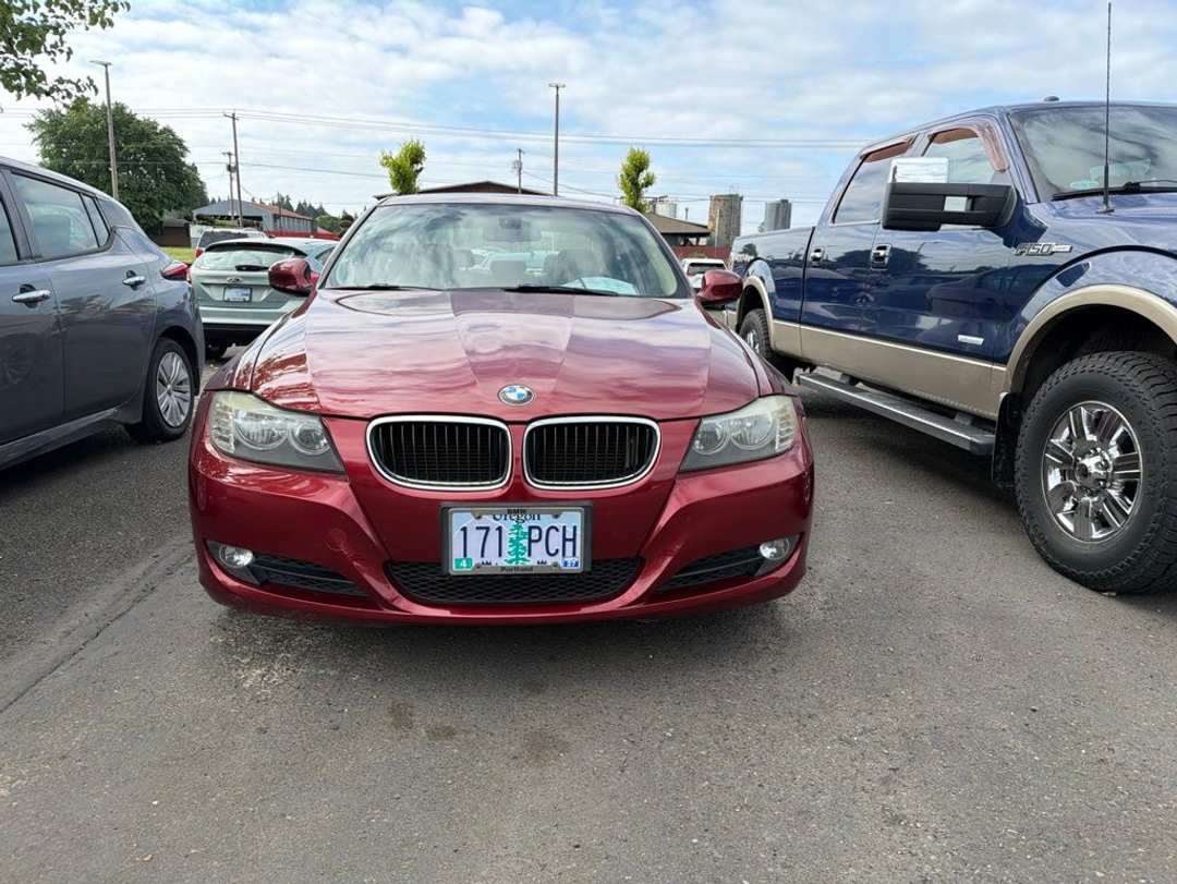 2011 BMW 3 Series 328i - Image 2