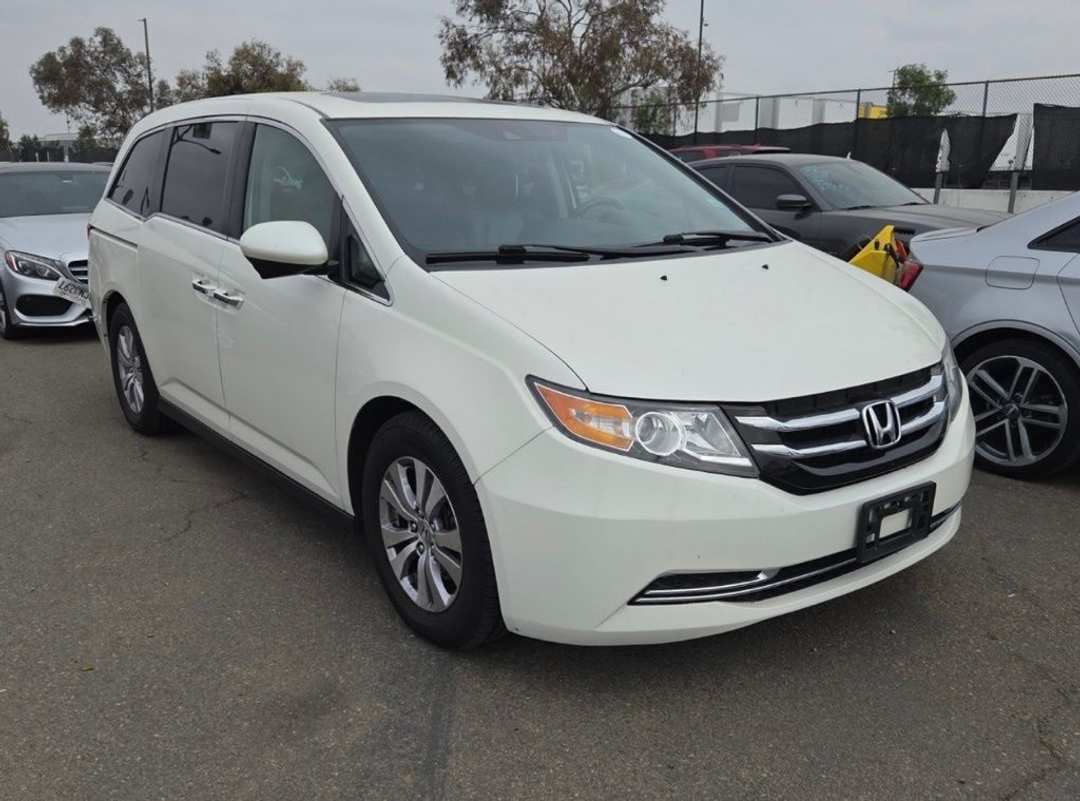 2015 Honda Odyssey EXL - Image 2