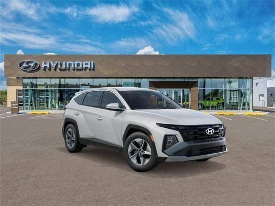 2026 Hyundai Tucson Hybrid SEL - Image 2