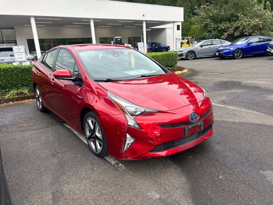 2017 Toyota Prius Three Touring - Image 2