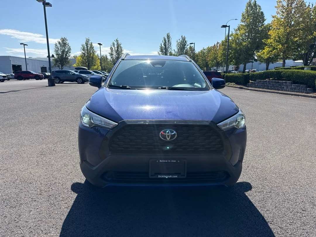 2023 Toyota Corolla Cross LE - Image 2