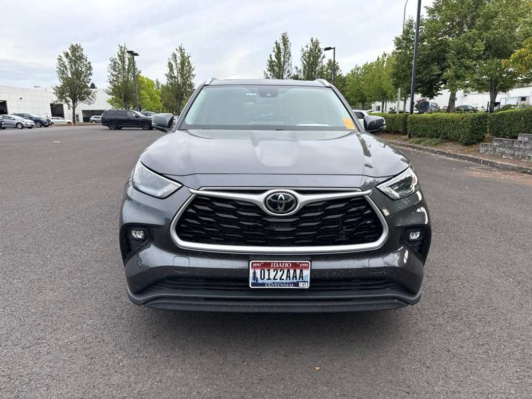 2022 Toyota Highlander XLE - Image 2