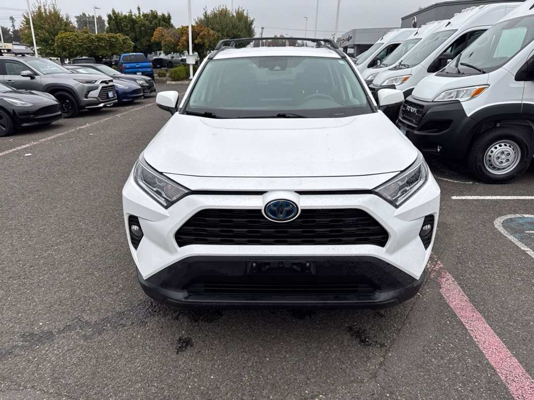 2020 Toyota Rav4 Hybrid XLE - Image 2