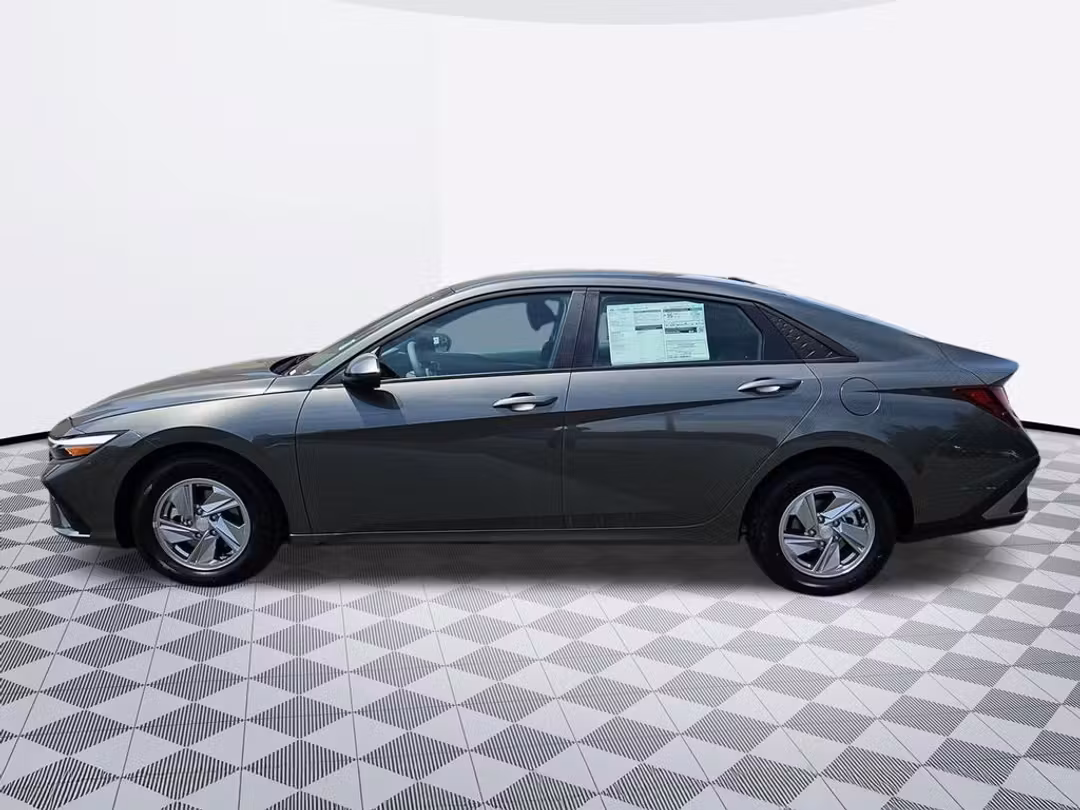 2026 Hyundai Elantra SE - Image 3
