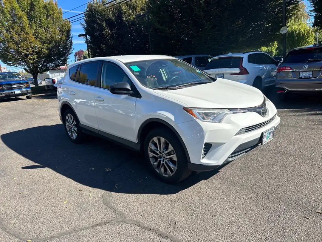 2018 Toyota Rav4 LE - Image 2